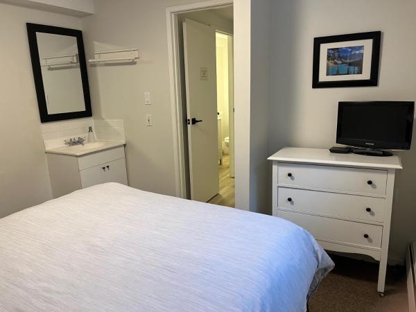 Mountain View Bed & Breakfast : photo 3 de la chambre cette chambre lit queen-size dispose d'une salle de bains privative et d'un coin salon privé.