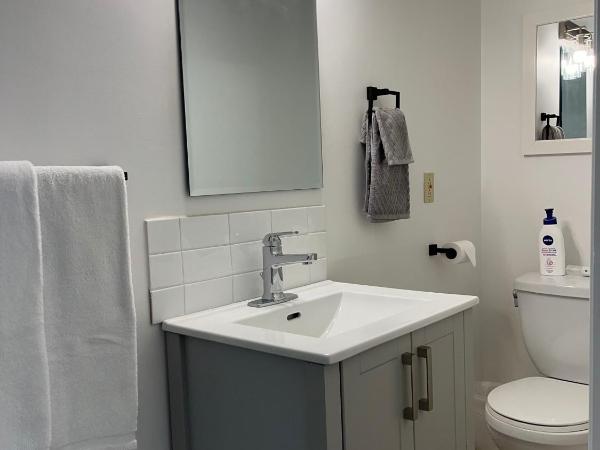 Mountain View Bed & Breakfast : photo 4 de la chambre cette chambre lit queen-size dispose d'une salle de bains privative et d'un coin salon privé.