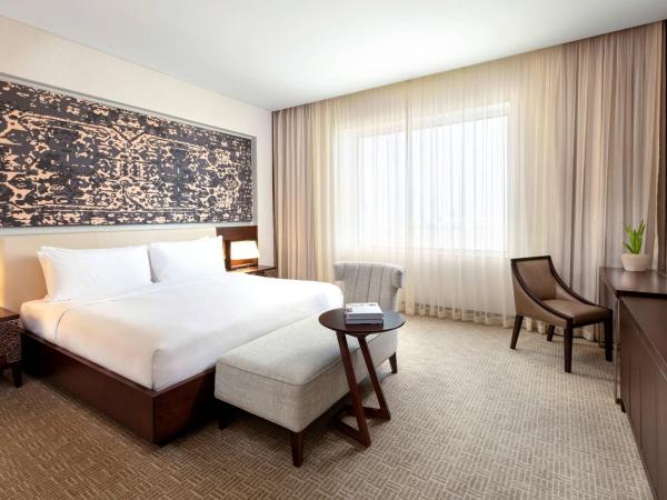 JW Marriott Hotel Muscat : photo 3 de la chambre suite luban avec accès au salon 24h/24