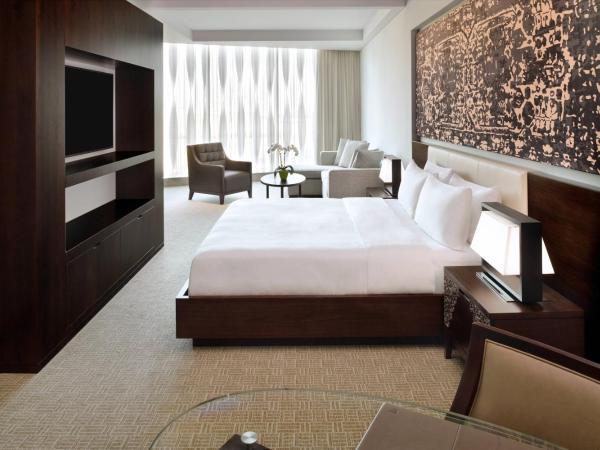 JW Marriott Hotel Muscat : photo 3 de la chambre suite junior avec accès au salon 24h/24