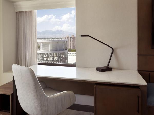 Salt Lake Marriott Downtown at City Creek : photo 4 de la chambre chambre d’angle plus spacieuse avec 1 lit king-size