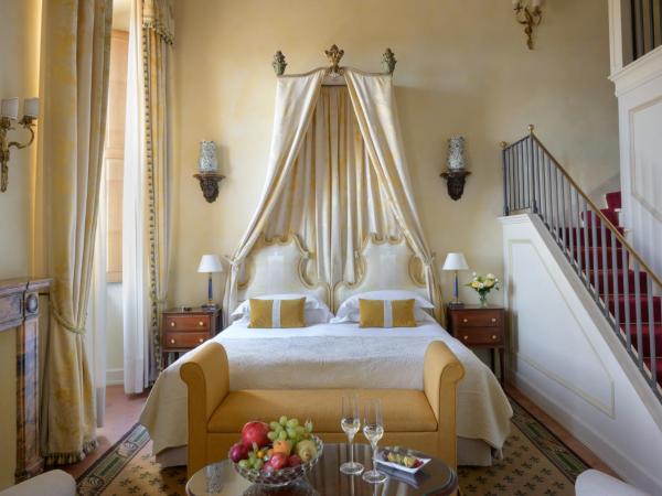 Grand Hotel Continental Siena - Starhotels Collezione : photo 1 de la chambre suite patrimoine « suite tentation »