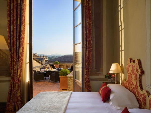 Grand Hotel Continental Siena - Starhotels Collezione : photo 1 de la chambre chambre double ou lits jumeaux deluxe avec terrasse