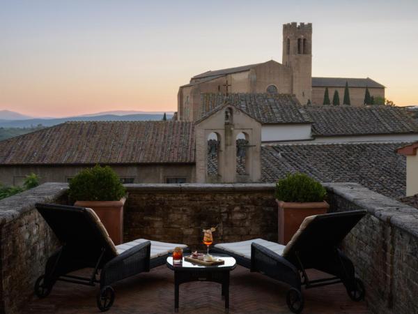 Grand Hotel Continental Siena - Starhotels Collezione : photo 7 de la chambre chambre double ou lits jumeaux deluxe avec terrasse