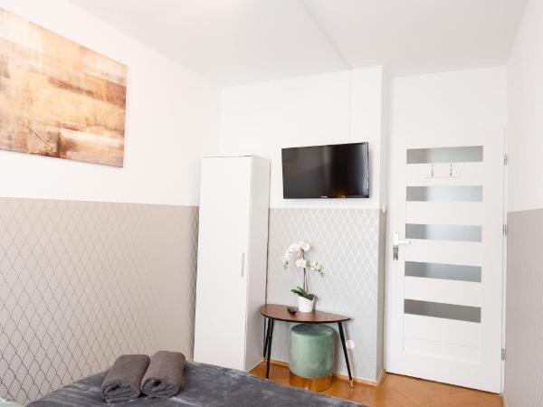 ClickTheFlat Stawki Apart Rooms : photo 2 de la chambre chambre double avec salle de bains commune