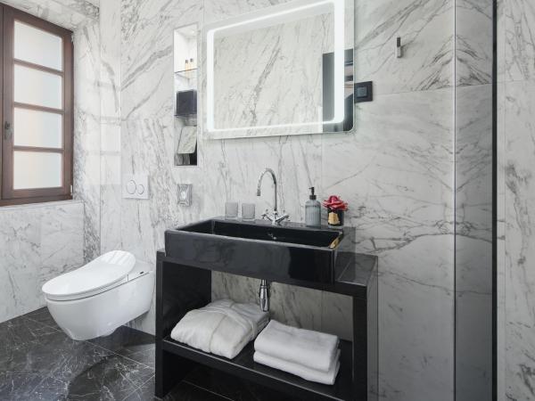 King Kresimir Heritage Hotel : photo 3 de la chambre chambre supérieure lit queen-size