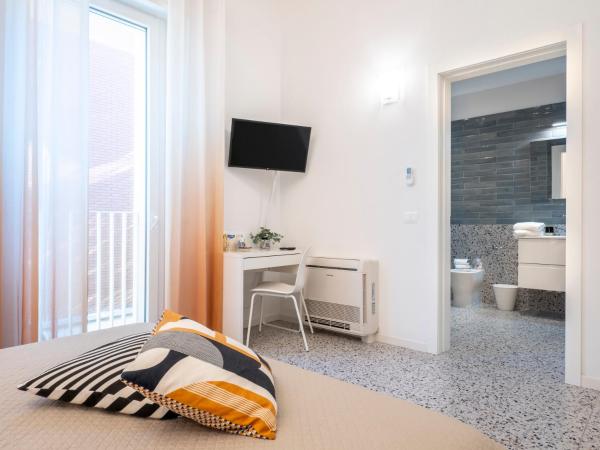 Zuara9Room Rimini : photo 3 de la chambre chambre double avec salle de bains privative