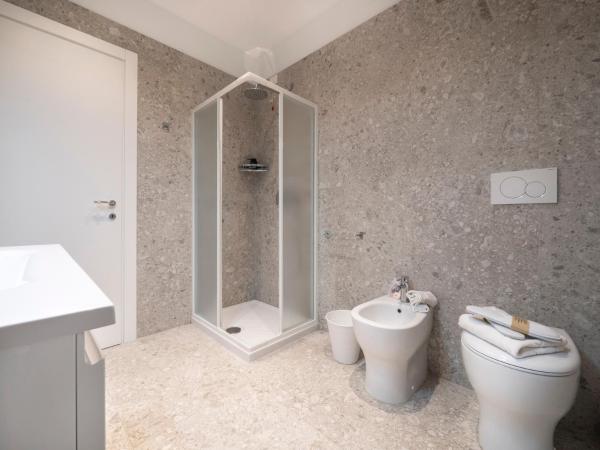 Zuara9Room Rimini : photo 9 de la chambre studio lit king-size avec canapé-lit