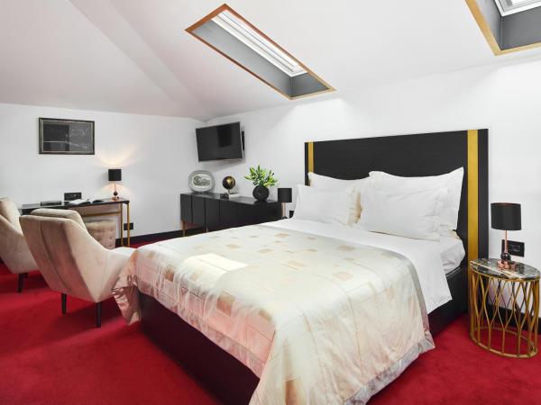 King Kresimir Heritage Hotel : photo 1 de la chambre suite avec terrasse et vue sur la mer