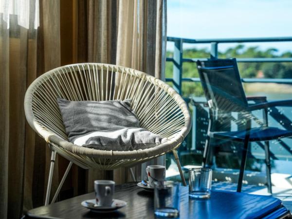 Hotel Le Pavillon Bleu : photo 5 de la chambre suite junior - vue sur lac