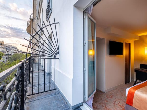 Hôtel La Bourdonnais by Inwood Hotels : photo 1 de la chambre chambre double classique - vue sur tour eiffel
