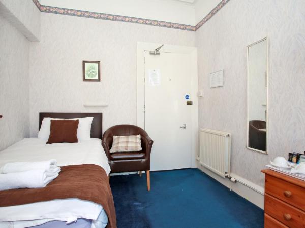 CitiHouse Aberdeen West End : photo 3 de la chambre chambre triple basique avec salle de bains commune