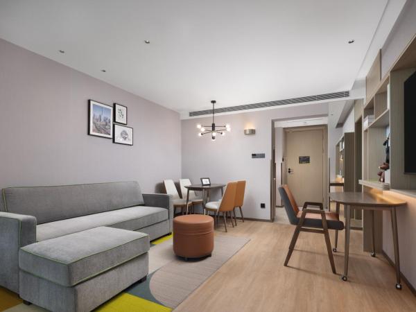 Home2 Suites by Hilton Beijing West Station : photo 5 de la chambre suite - vue sur jardin