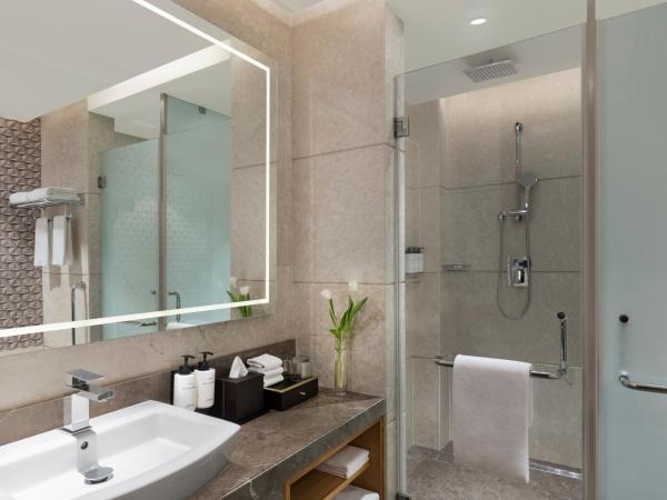 InterContinental Jaipur Tonk Road, an IHG Hotel : photo 5 de la chambre chambre lit king-size classique - vue sur piscine