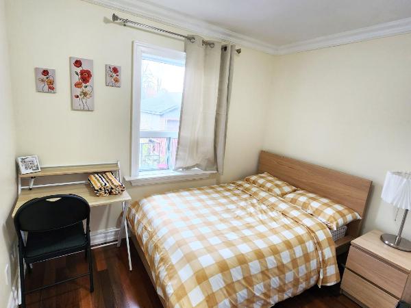 Toronto Uptown 3 - Bus to Downtown : photo 3 de la chambre chambre double - vue sur jardin