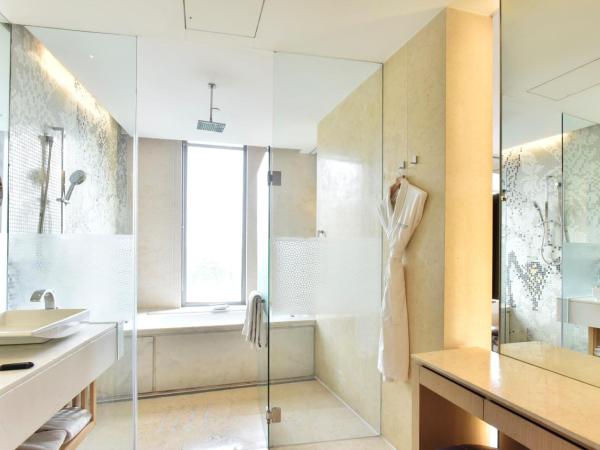 The Westin Gurgaon, New Delhi : photo 2 de la chambre studio lit king-size avec vue sur la piscine