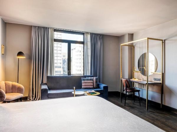 Hotel Indigo Brussels - City, an IHG Hotel : photo 9 de la chambre chambre lit king-size premium avec canapé