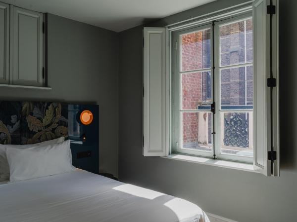 Hotel Monastère Maastricht : photo 8 de la chambre chambre quadruple avec salle de bains