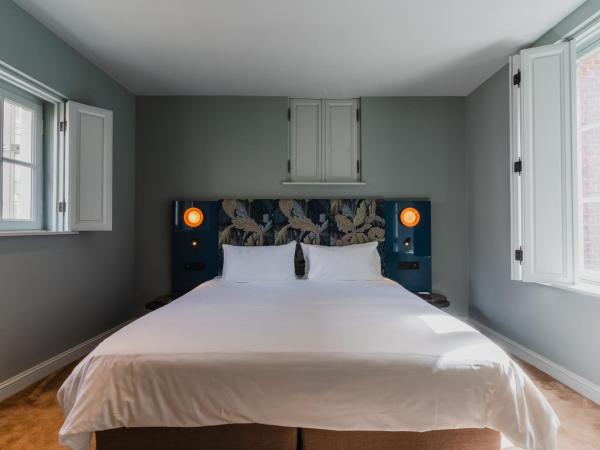 Hotel Monastère Maastricht : photo 3 de la chambre chambre quadruple avec salle de bains