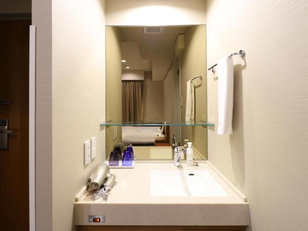 Dormy Inn Tokyo Hatchobori Hot Spring : photo 7 de la chambre chambre double standard - non-fumeurs