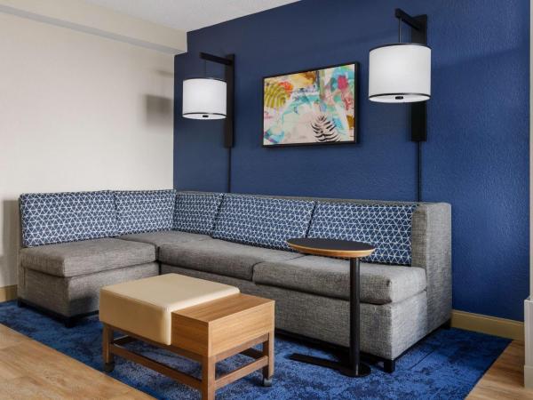 Hyatt Place Orlando / I-Drive / Convention Center : photo 1 de la chambre chambre avec 2 lits doubles et canapé-lit