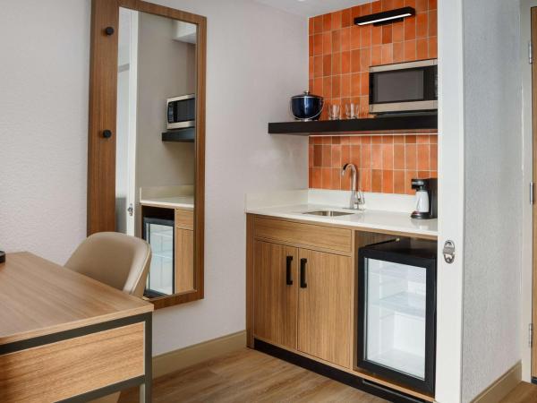 Hyatt Place Orlando / I-Drive / Convention Center : photo 6 de la chambre chambre avec 2 lits doubles et canapé-lit