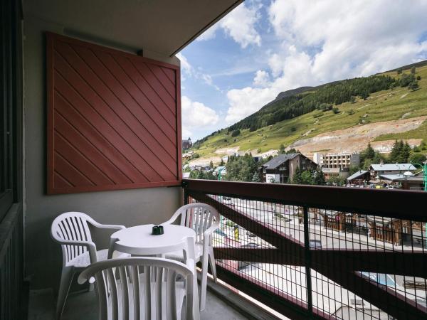 Hôtel Les 2 Alpes L'Orée Des Pistes : photo 5 de la chambre chambre triple avec balcon