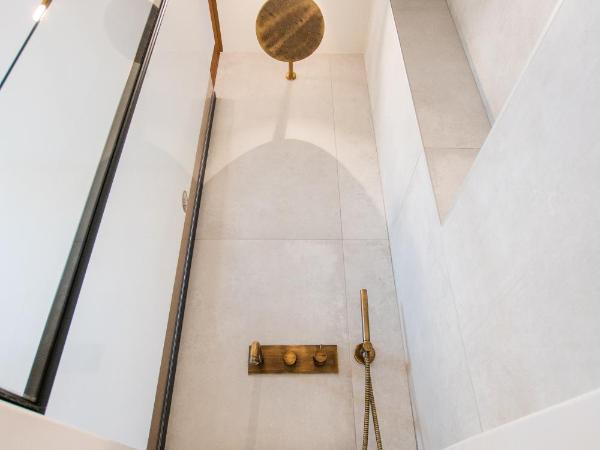 LOLA Boutique Hôtel - Bordeaux Centre : photo 5 de la chambre chambre double deluxe avec balcon