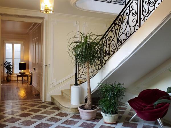 Logis des Tourelles : photo 7 de la chambre chambre double avec salle de bains privative