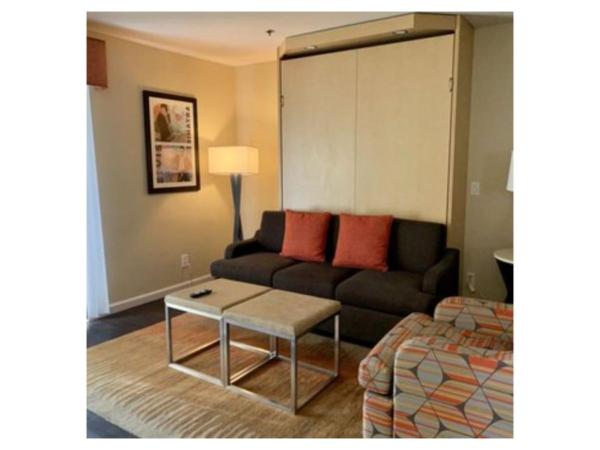 Escape to Tropicana, a Tranquil Condo Oasis Near the LV Strip - Special Offer Now! : photo 1 de la chambre appartement deluxe