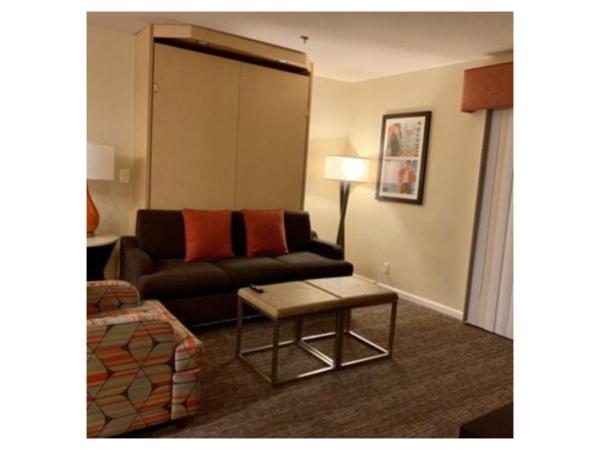 Escape to Tropicana, a Tranquil Condo Oasis Near the LV Strip - Special Offer Now! : photo 5 de la chambre appartement deluxe