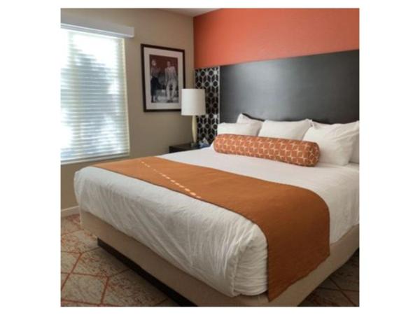 Escape to Tropicana, a Tranquil Condo Oasis Near the LV Strip - Special Offer Now! : photo 9 de la chambre appartement deluxe