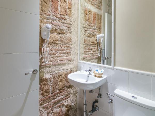 Hostal Madrid : photo 1 de la chambre petite chambre double intérieure