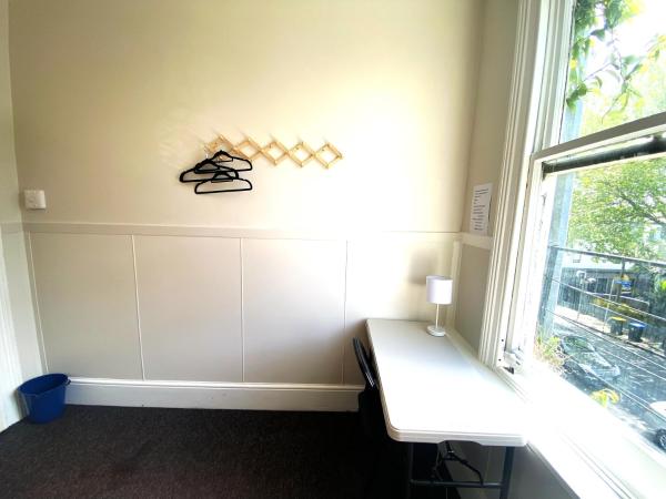 215 Edinburgh Castle : photo 3 de la chambre chambre simple avec toilettes et douche communes