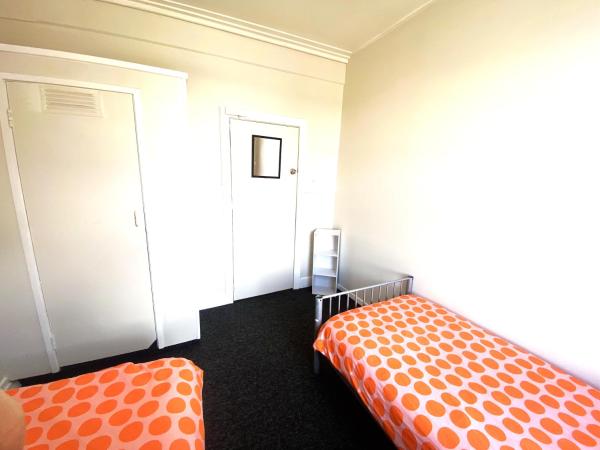 215 Edinburgh Castle : photo 2 de la chambre chambre double avec toilettes communes