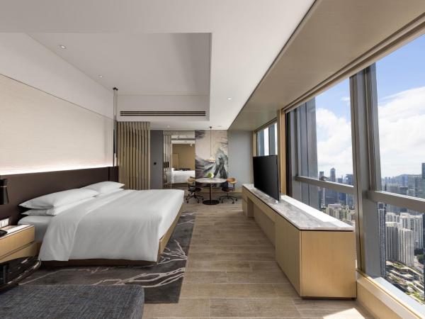 Renaissance Shenzhen Bay Hotel : photo 1 de la chambre chambre lit king-size en angle - vue sur baie