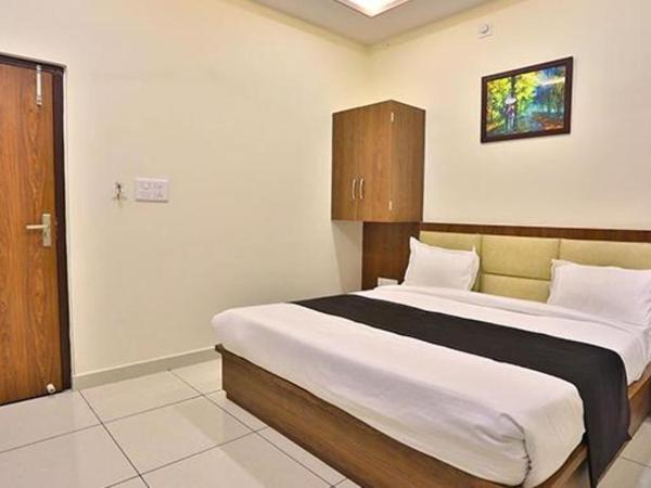 FabHotel Prime Shree Dev Prime : photo 2 de la chambre chambre supérieure lit queen-size