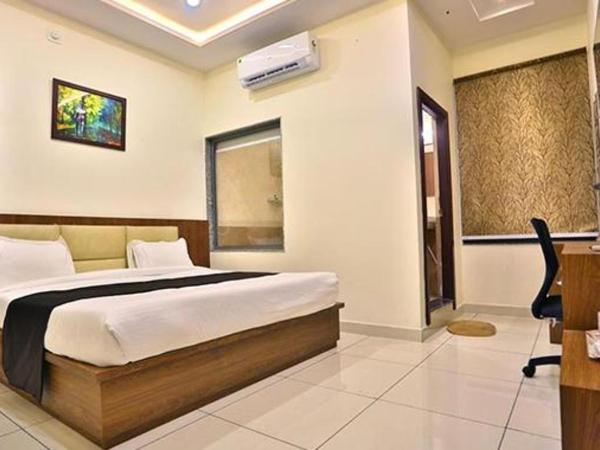 FabHotel Prime Shree Dev Prime : photo 3 de la chambre chambre supérieure lit queen-size