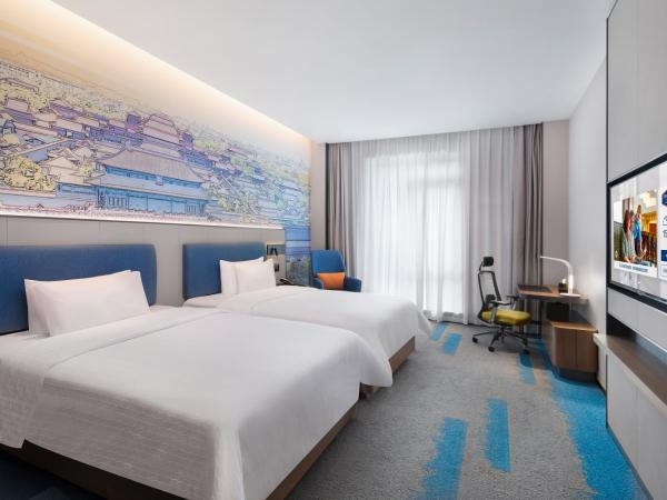 Hampton by Hilton Beijing South Railway Station : photo 4 de la chambre chambre lits jumeaux deluxe avec vue sur le jardin