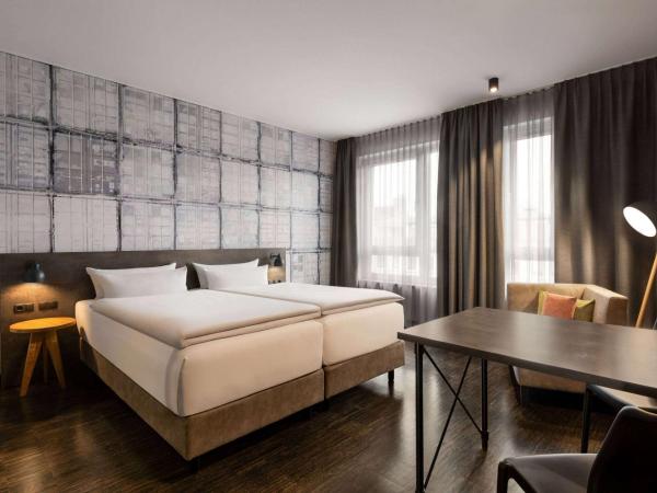 Vienna House Easy by Wyndham Bremen City Apartments : photo 1 de la chambre chambre confort 