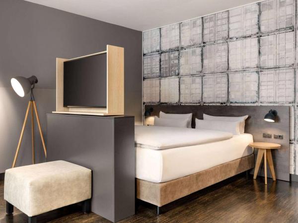 Vienna House Easy by Wyndham Bremen City Apartments : photo 2 de la chambre chambre salon