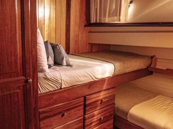Wooden Boat- La Goletta : photo 1 de la chambre chambre lits jumeaux avec salle de bains privative