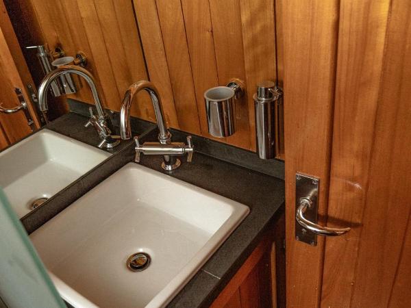 Wooden Boat- La Goletta : photo 3 de la chambre chambre double avec salle de bains privative