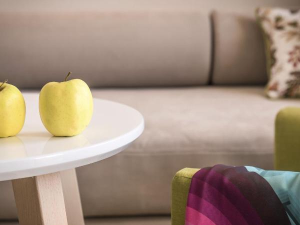 Petra Beach Hotel : photo 7 de la chambre appartement supérieur - vue sur mer et piscine - 1er Étage