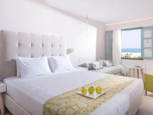 Petra Beach Hotel : photo 8 de la chambre studio supérieur - vues sur mer et piscine