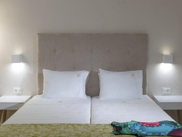 Petra Beach Hotel : photo 4 de la chambre chambre double ou lits jumeaux standard - vue sur la rue