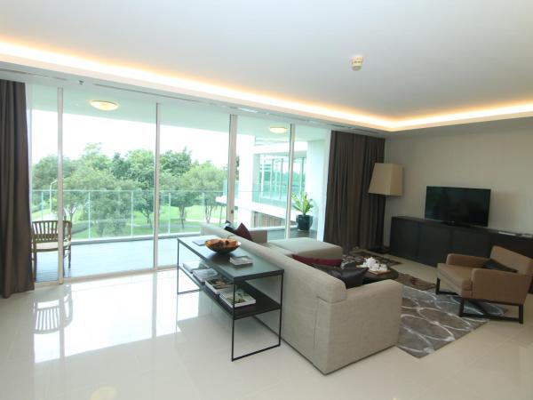North Park Serviced Apartment Bangkok : photo 5 de la chambre suite familiale avec balcon