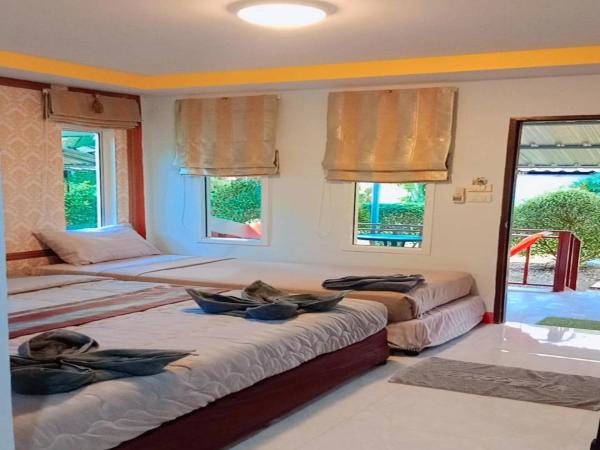 Popular Lanta Resort : photo 2 de la chambre chambre triple