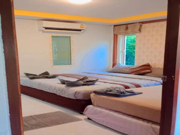 Popular Lanta Resort : photo 4 de la chambre chambre triple