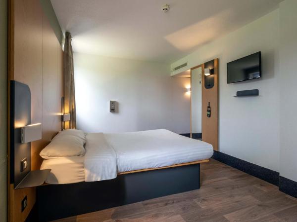 B&B HOTEL Niort Marais Poitevin Est : photo 1 de la chambre chambre double - accessible aux personnes à mobilité réduite 